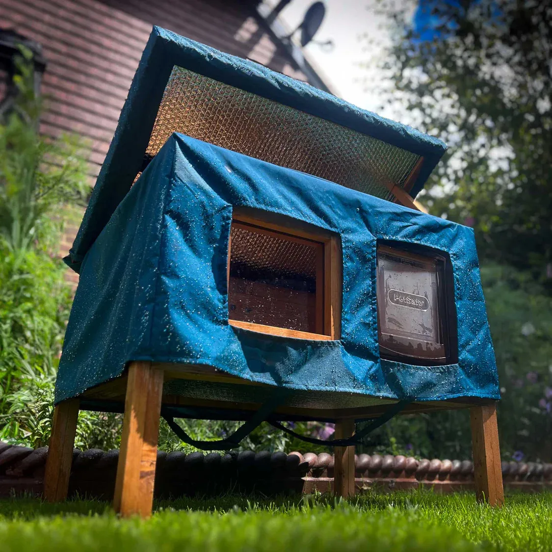 Cat House Self Heating Outdoor Kennel with One Way Privacy Window | Perfect for One Cat