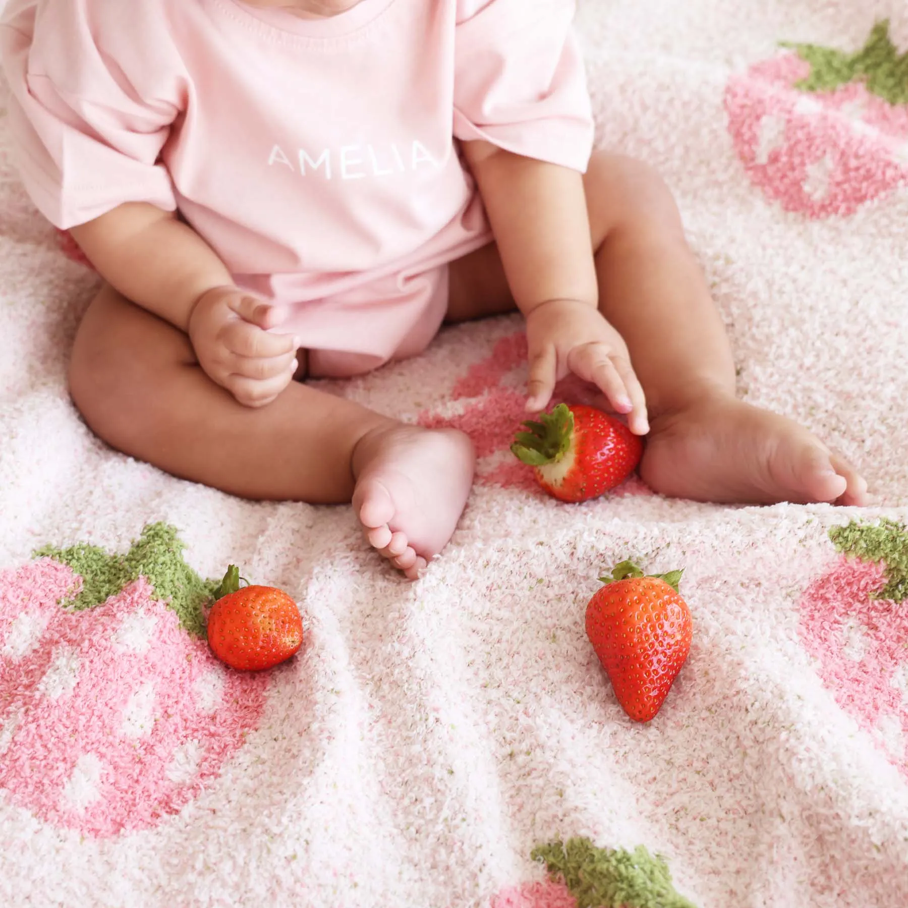 CuddleLane™ Luxe Blankets | Strawberry