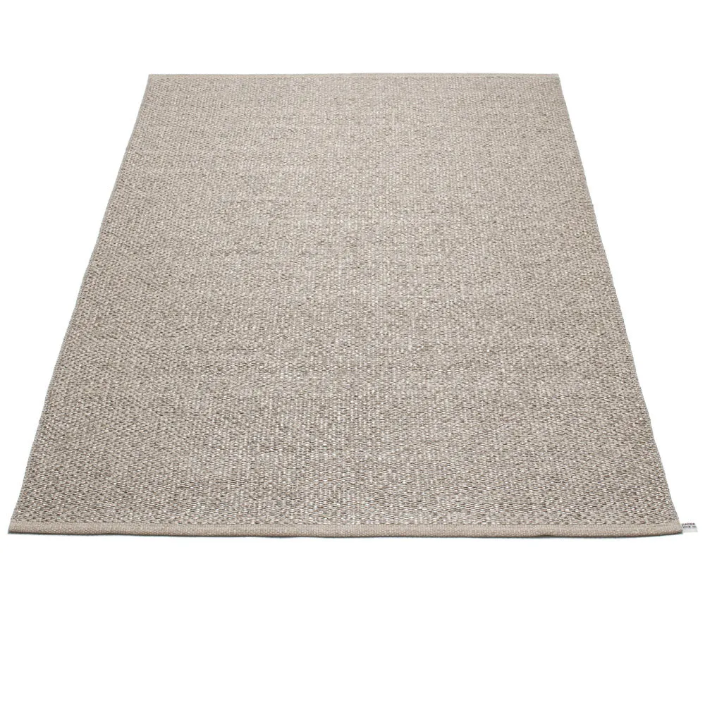 East Hampton Plastic Floor Mats Mud/Metallic (Multiple Sizes)